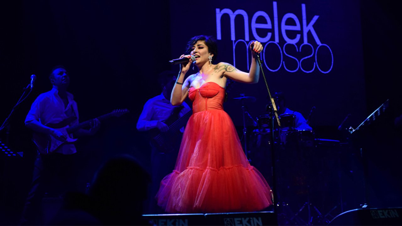 Melek Mosso: Yanımızda durun yeter