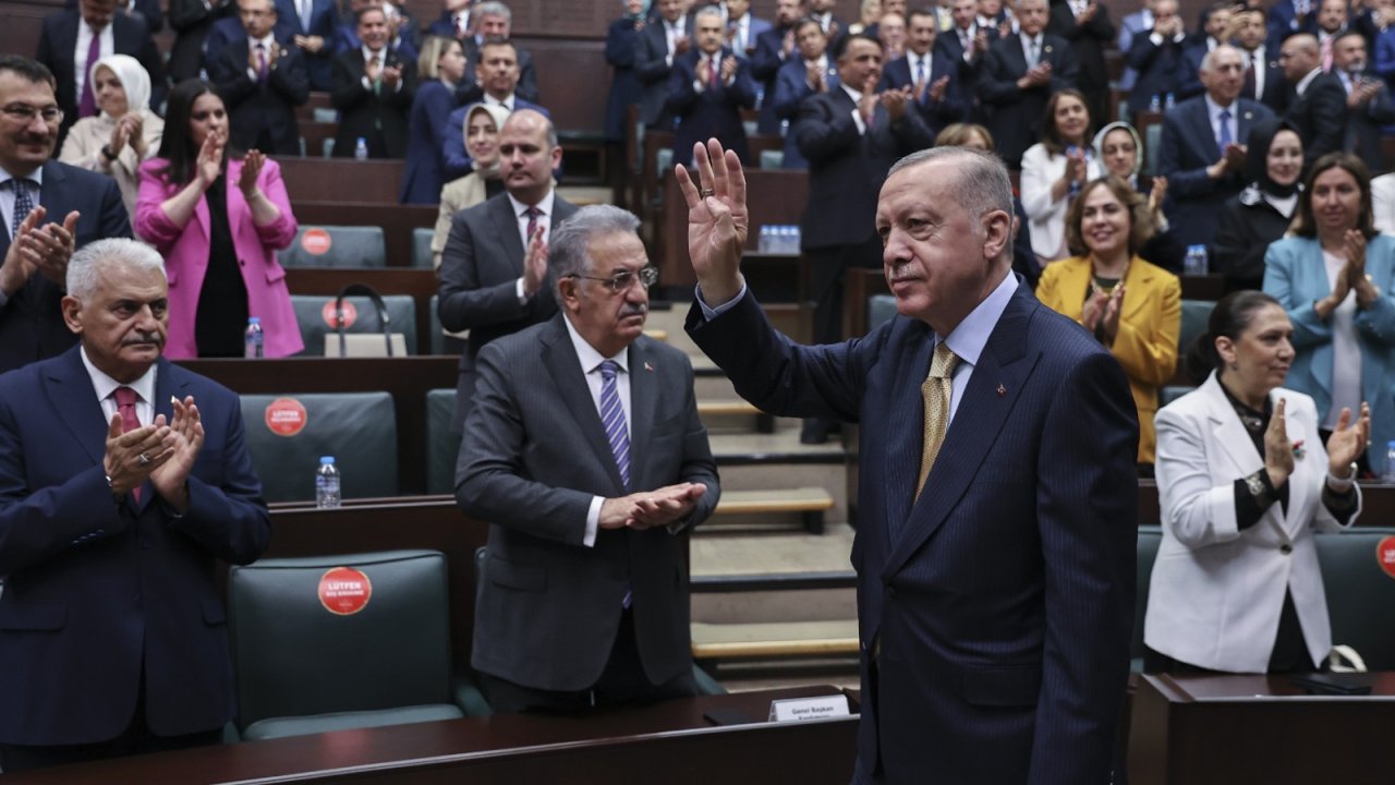Karar yazarı Elif Çakır: AK Parti iktidarı ve mutlu azınlığı ekonomik krizden etkileninceye kadar, enflasyonda
