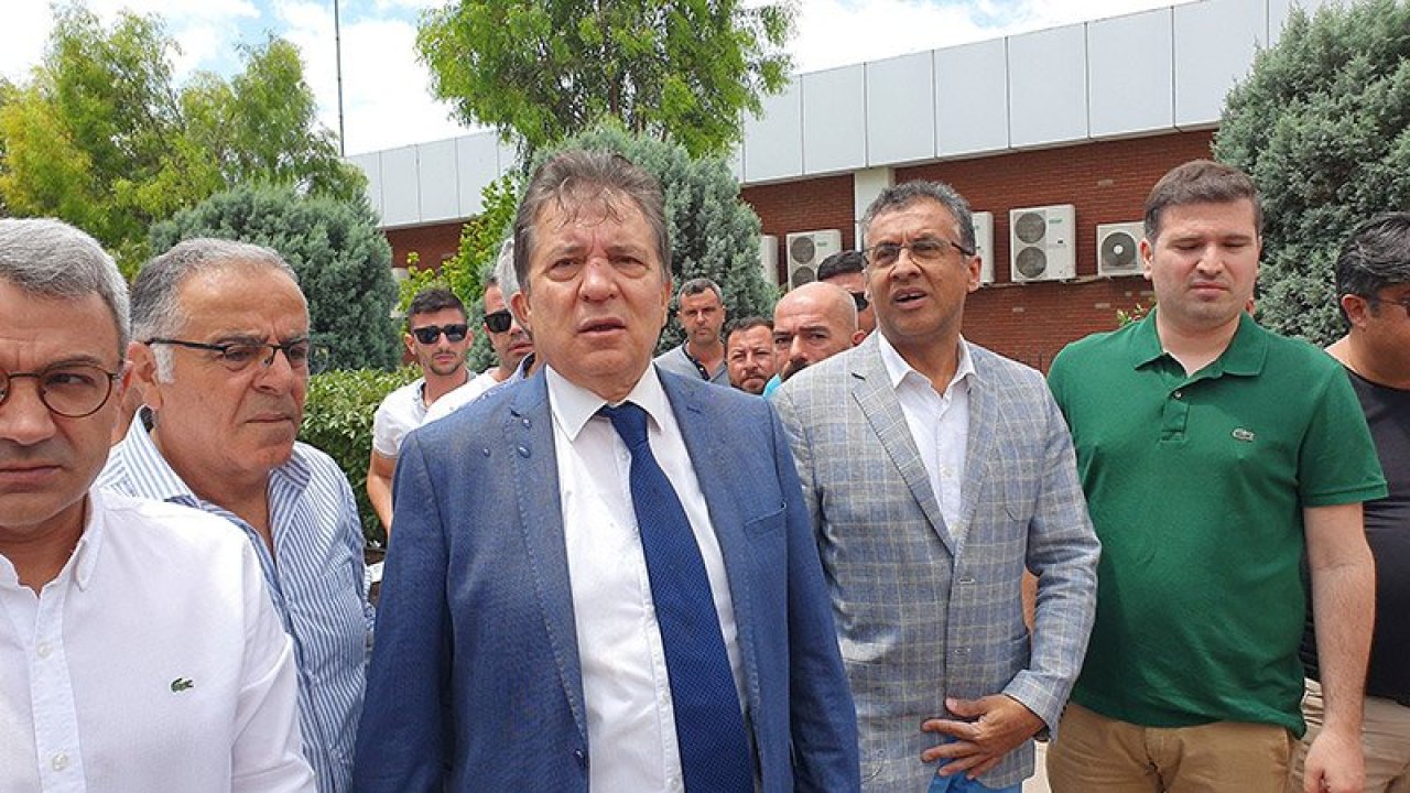CHP'li Edremit Belediye Başkanı Arslan, makamında darbedildi