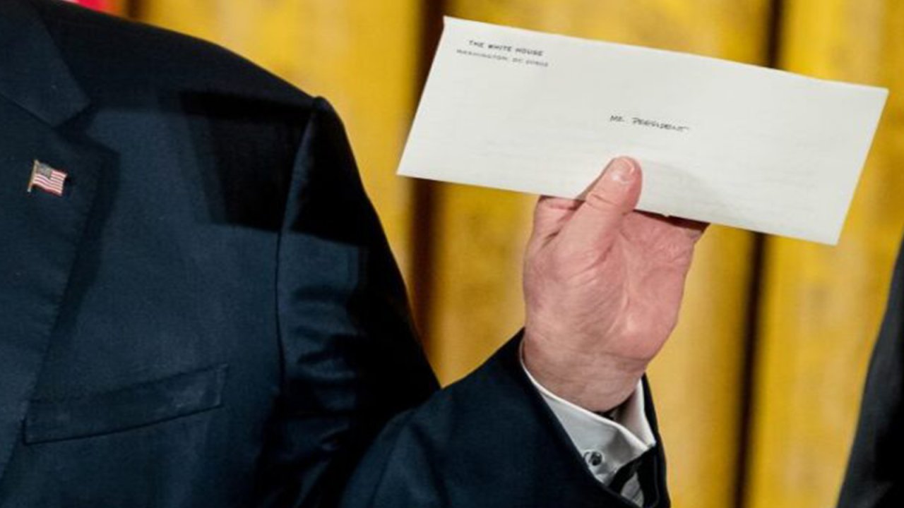 Fehmi Koru yazdı: 1 doların burada 17 TL’ye dayandığını duymamış Trump herhalde