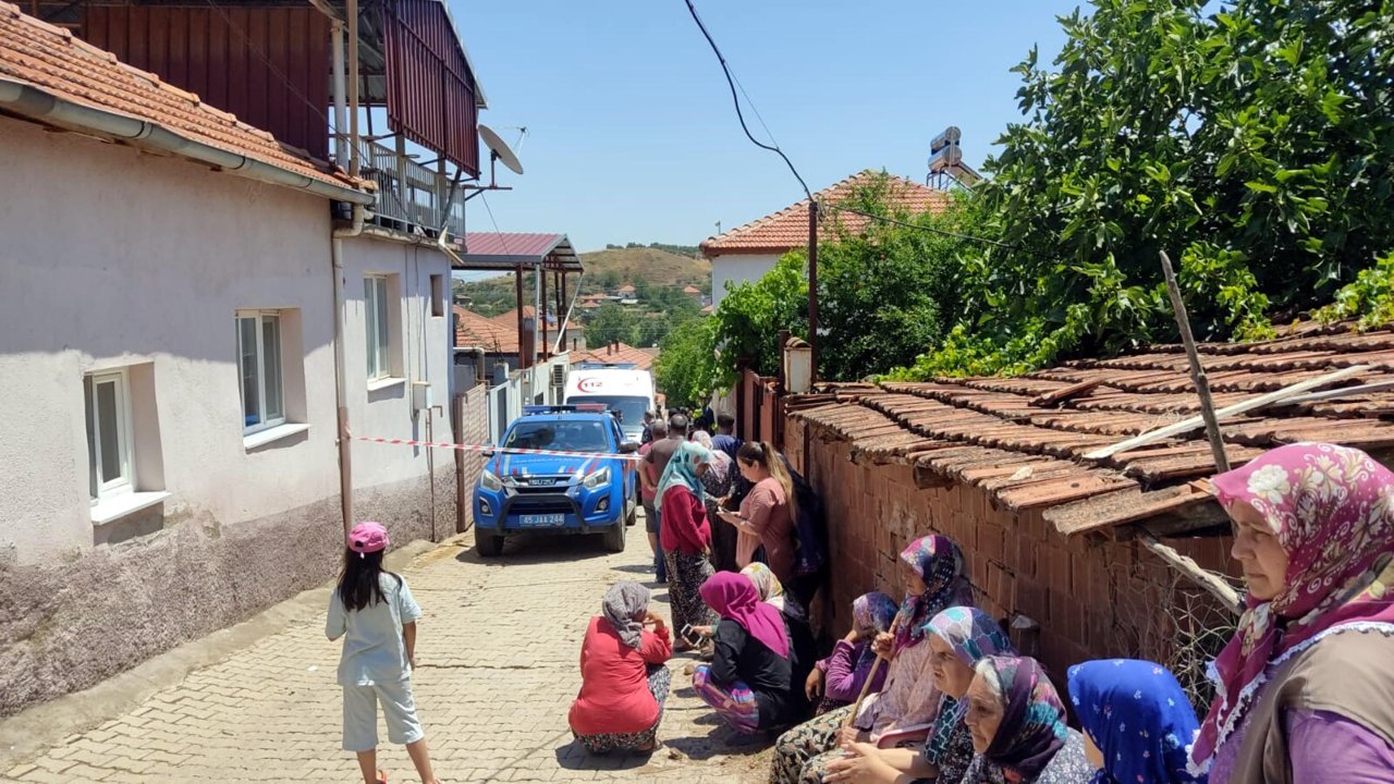 Karı- koca, evlerinde bıçaklanmış halde ölü bulundu