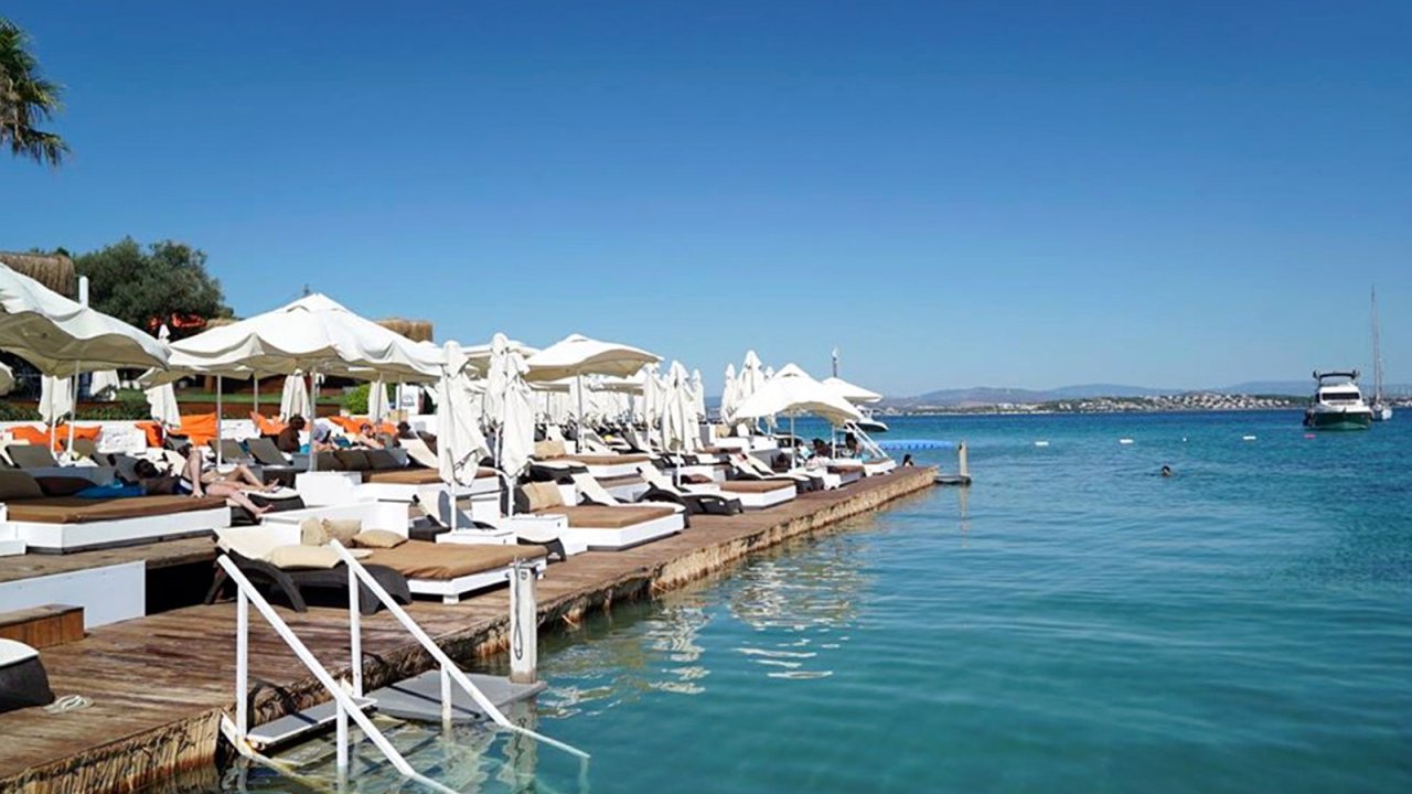 Çeşme beach’leri Bodrum’la yarışıyor