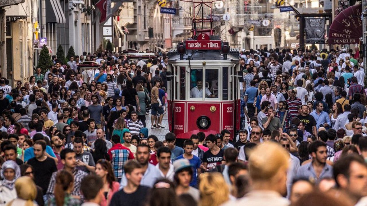 AB raporunda 'Türkiye algısı': Avrupalı gençler daha olumlu bakıyor