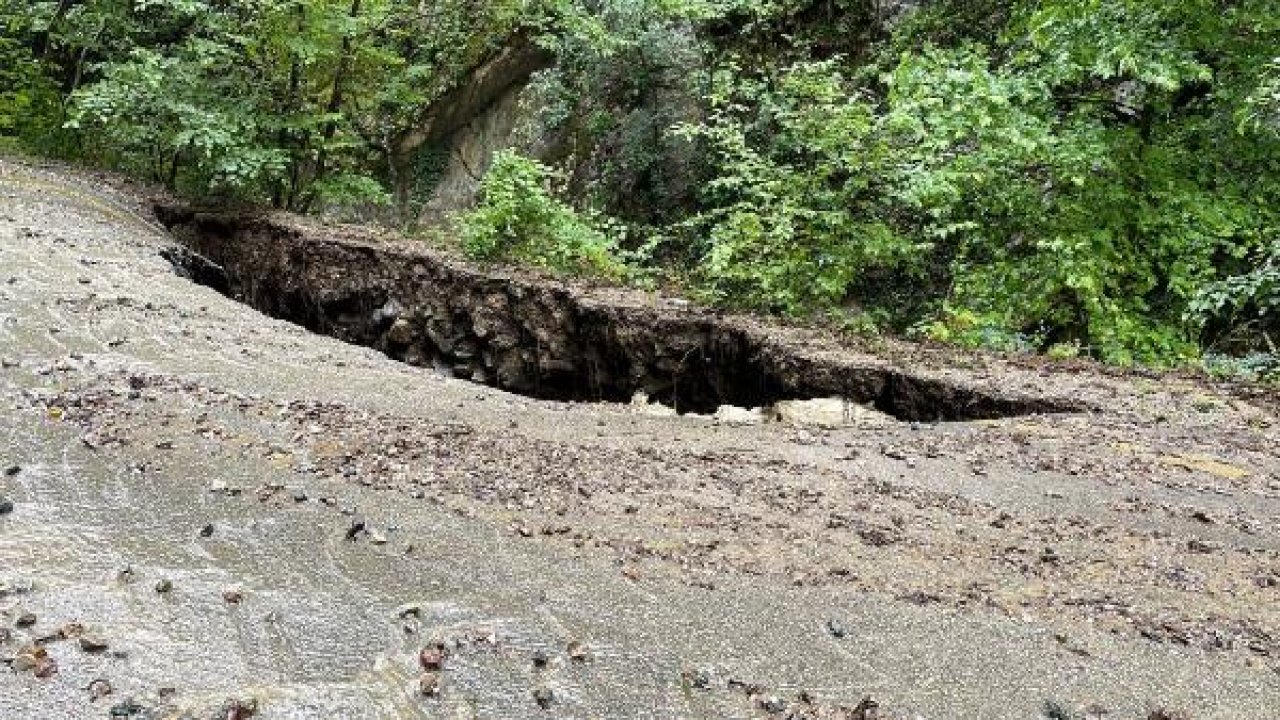 Karabük'te dere taştı, yol ve köprü hasar gördü