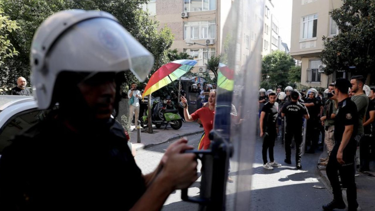 Onur Yürüyüşü'nde gözaltına alınan 373 kişi şiddete maruz kaldıklarını söyledi