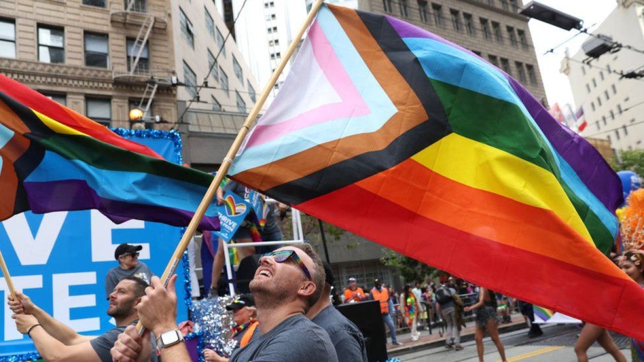 Amazon, BAE'de LGBTİ+ ürünleri kısıtladı