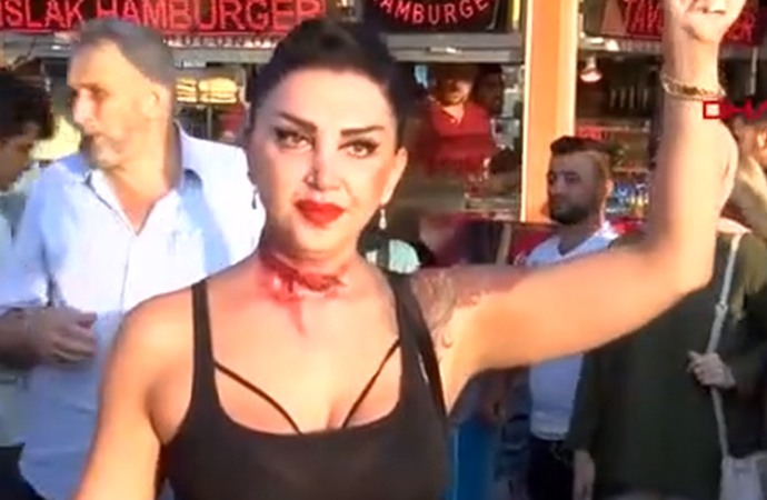 Kadıköy’de kadınlar, Emine Bulut için toplandı: 'Biz güçlüyüz'