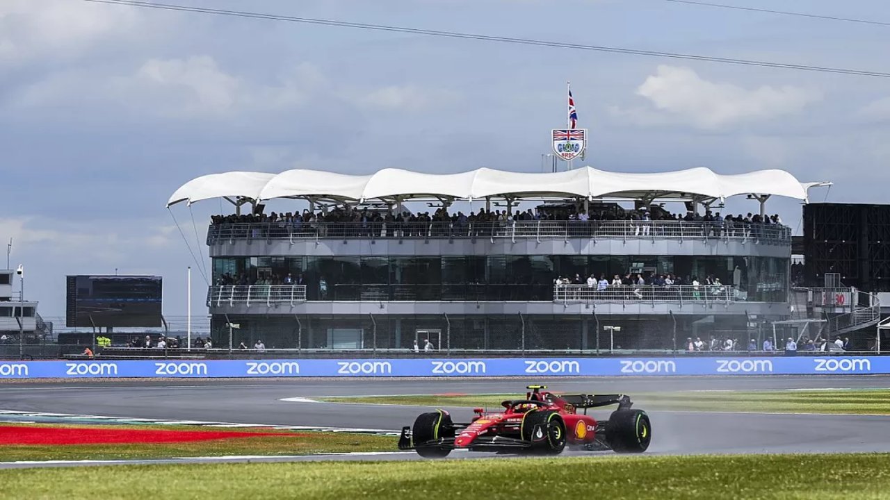 Britanya GP: Carlos Sainz pole pozisyonunda