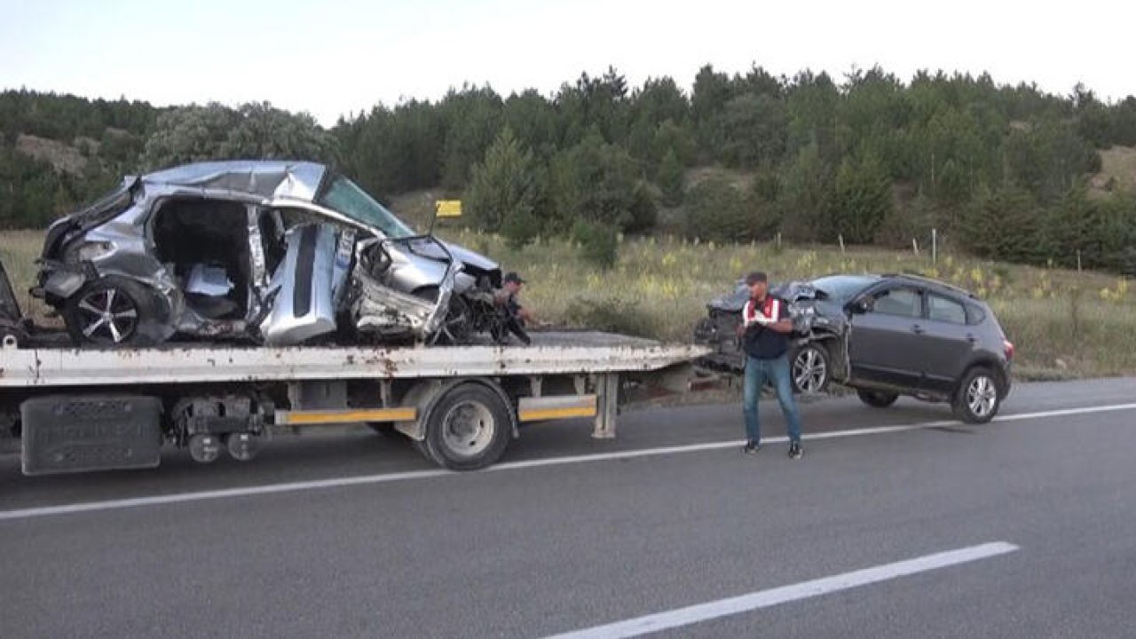 Konya'da iki otomobil çarpıştı: 5 ölü, 4 yaralı