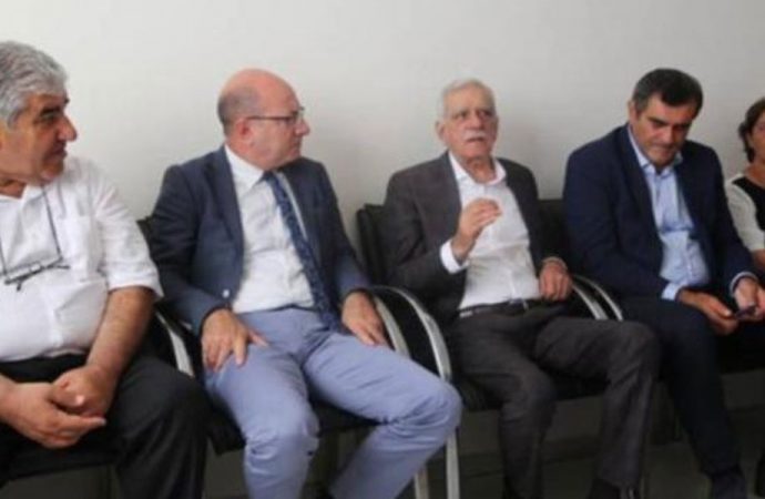 CHP’den HDP'ye ziyaret: ‘Sandığın gaspı karşısında direnmek herkesin boynunun borcudur’
