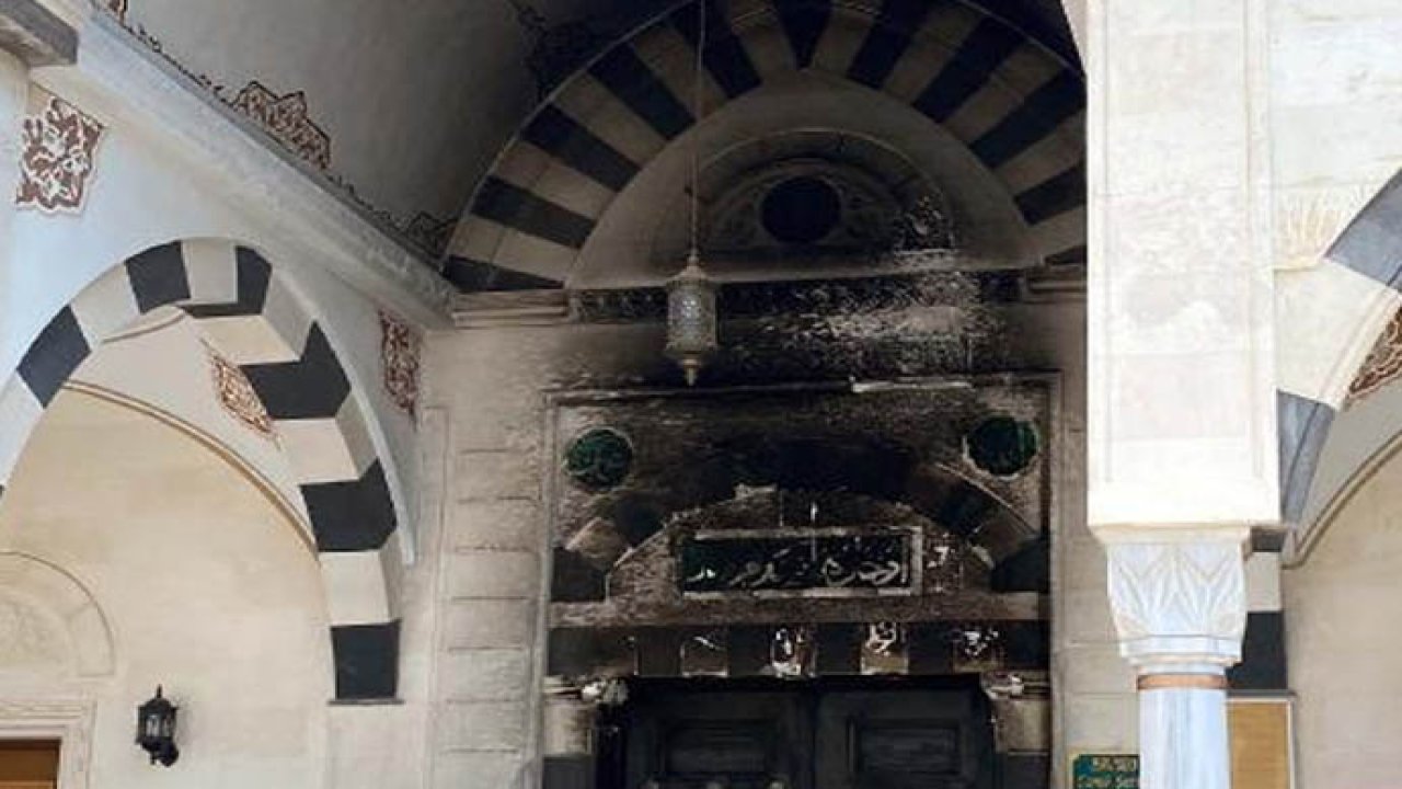 Cami kapısını yakan şüpheli gözaltına alındı