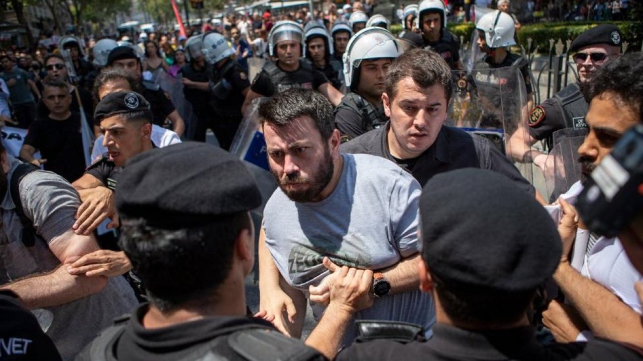 Çapa'daki eyleme katılan doktor: Şiddeti protesto ederken polisten şiddet görüyoruz