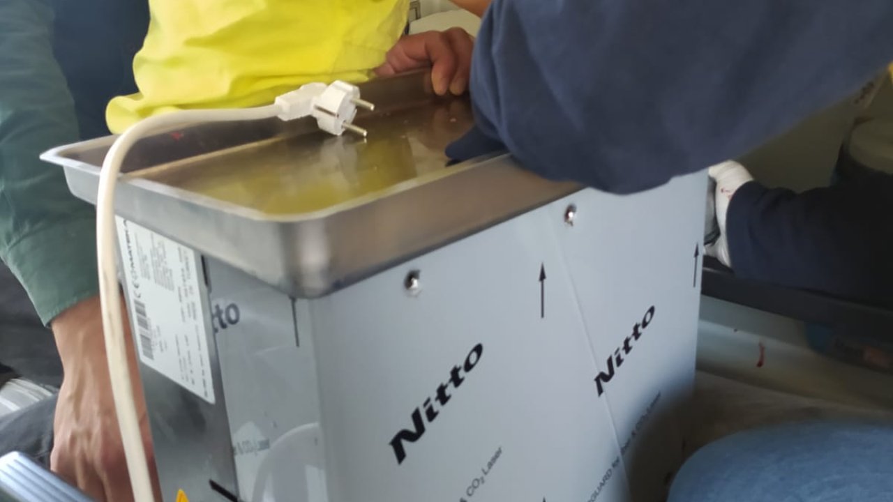 Elini kaptırdığı kıyma makinesiyle hastaneye götürüldü