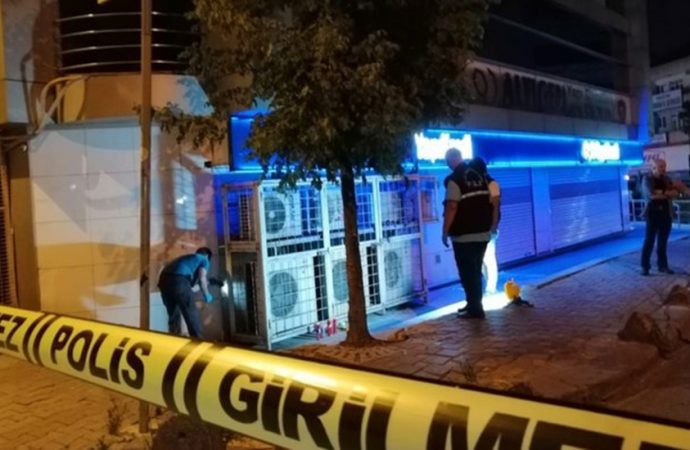 İstanbul’da banka şubesine EYP’li saldırı