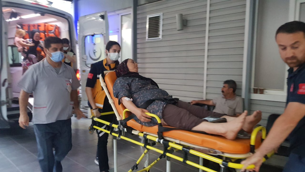 Freni patlayan midibüsün aracına çarparak yavaşlamasını sağladı: 12 yaralı