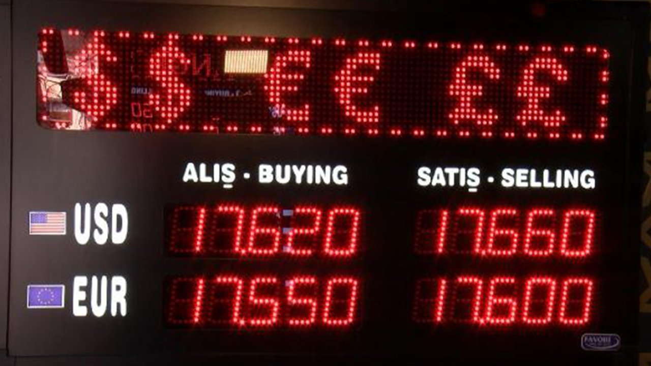 Dolar, euroyu geçti
