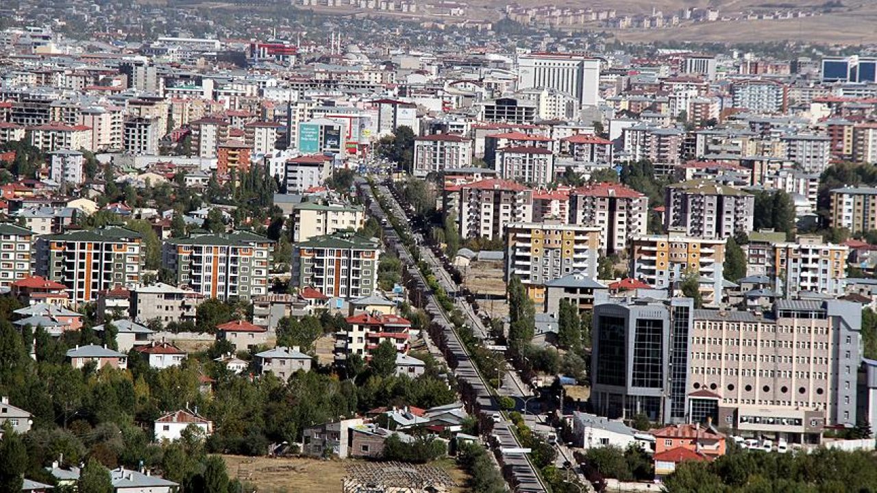 Kübra Par: Kiralar uçuyor, 