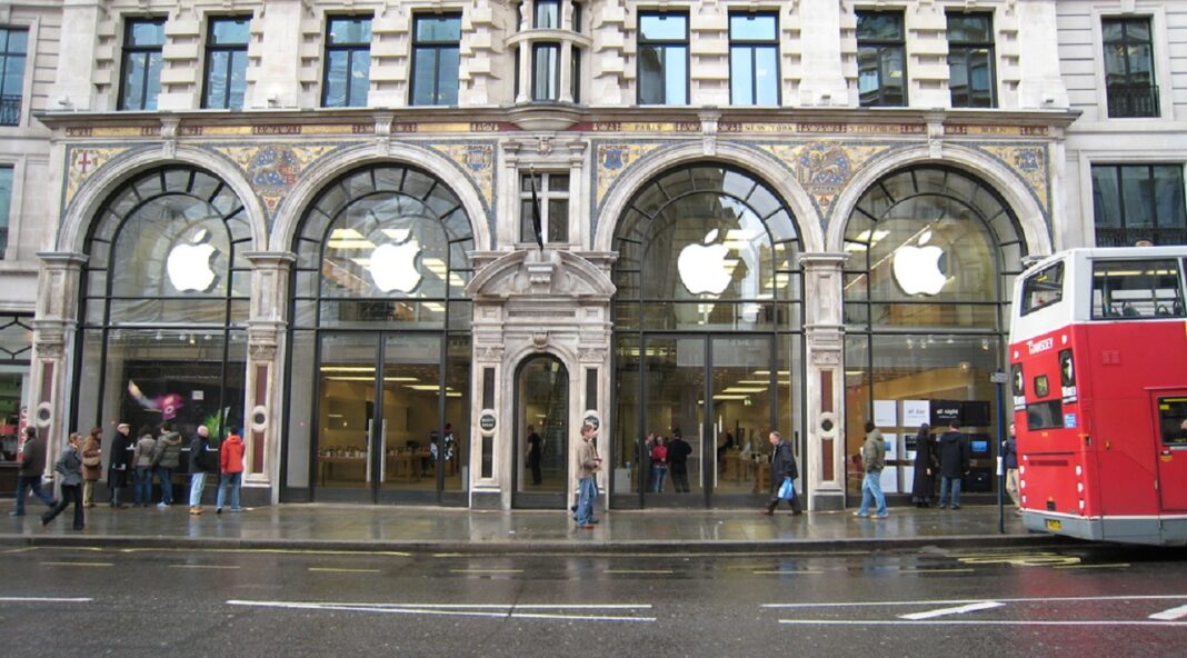 Londra’daki Apple Store gün ortasında soyuldu