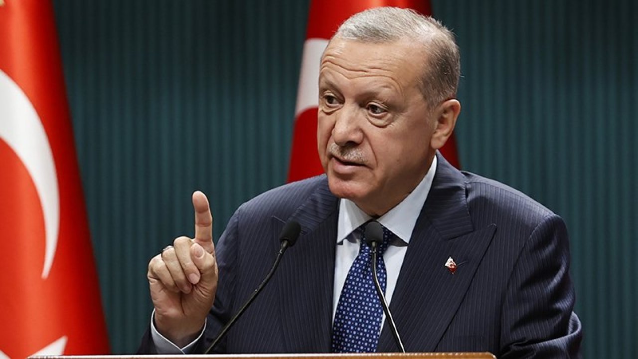 ''Amerika’nın elemanları Suriye'de terör örgütünü eğitirken Türk ordusunu aldatmak için rejimin bayrağını dalg