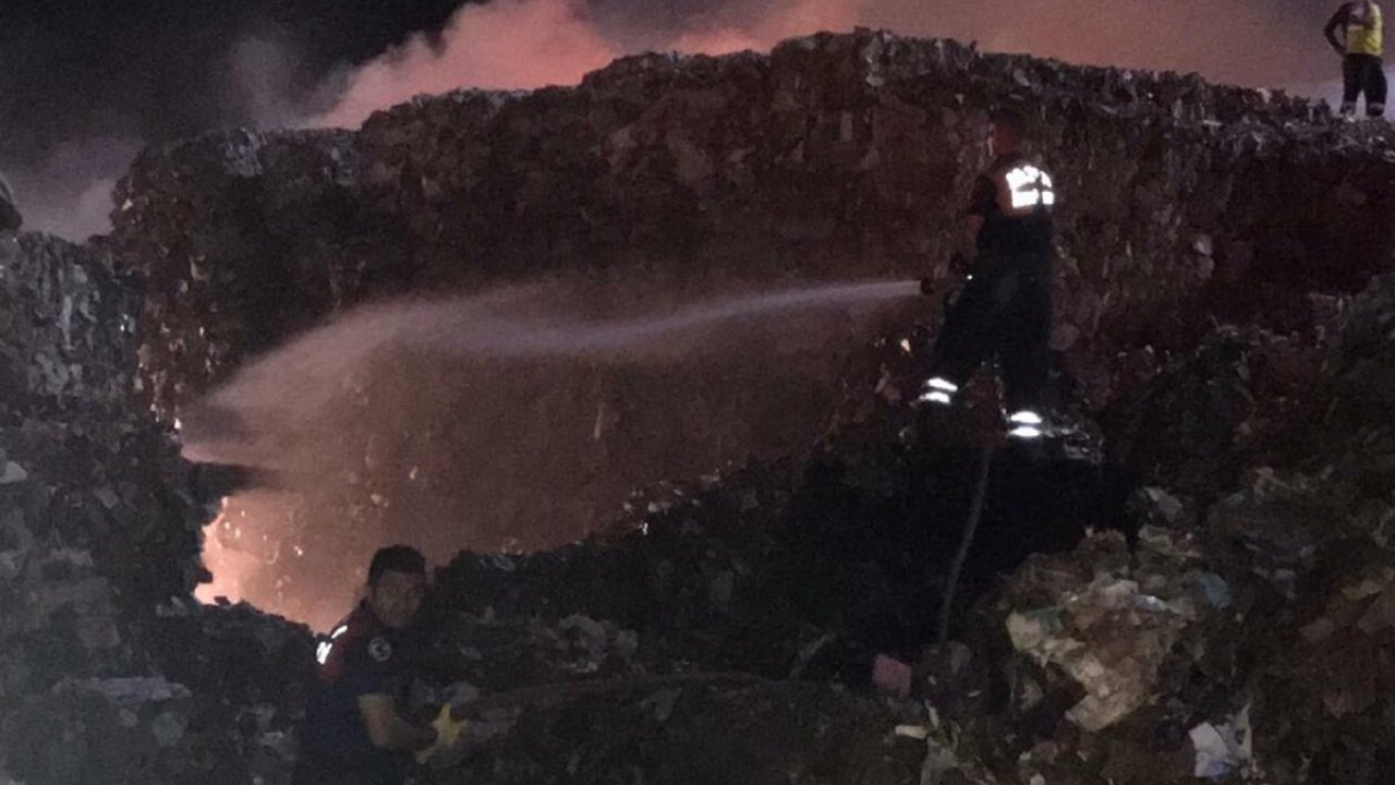Söke'de kağıt fabrikasında yangın çıktı: 80 bin ton hurda kağıt kül oldu