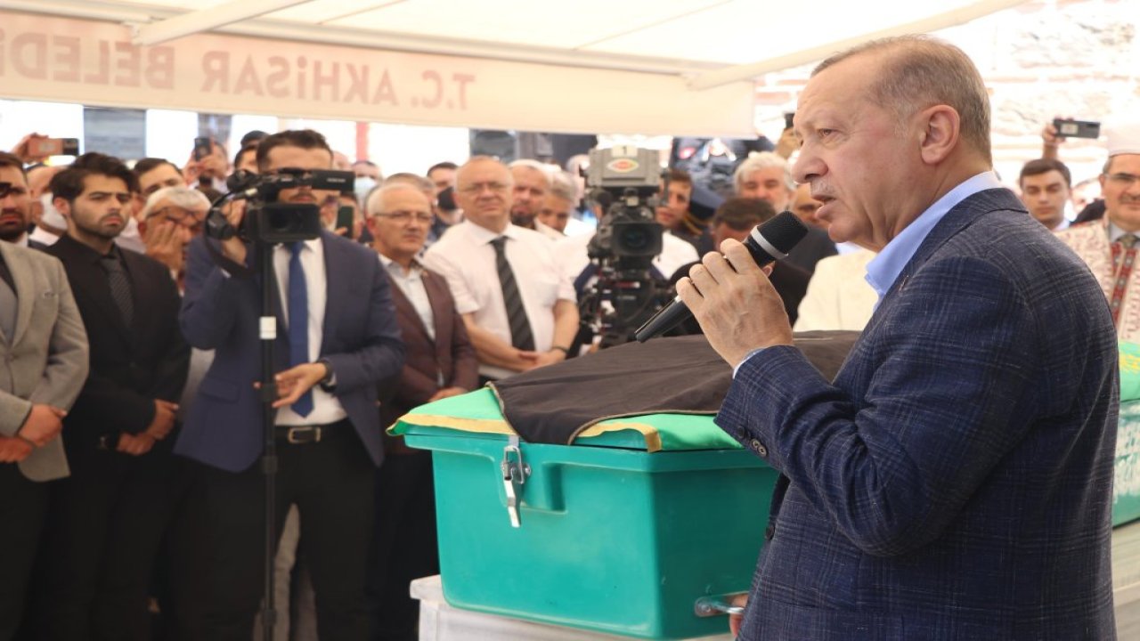 Cumhurbaşkanı Erdoğan, Akhisar'da Hakan Füzün'ün cenazesine katıldı