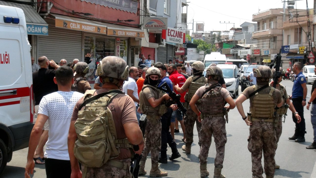 2 kayınbiraderini pompalı tüfekle vurdu: Kayınbiraderinin eşini rehin aldı
