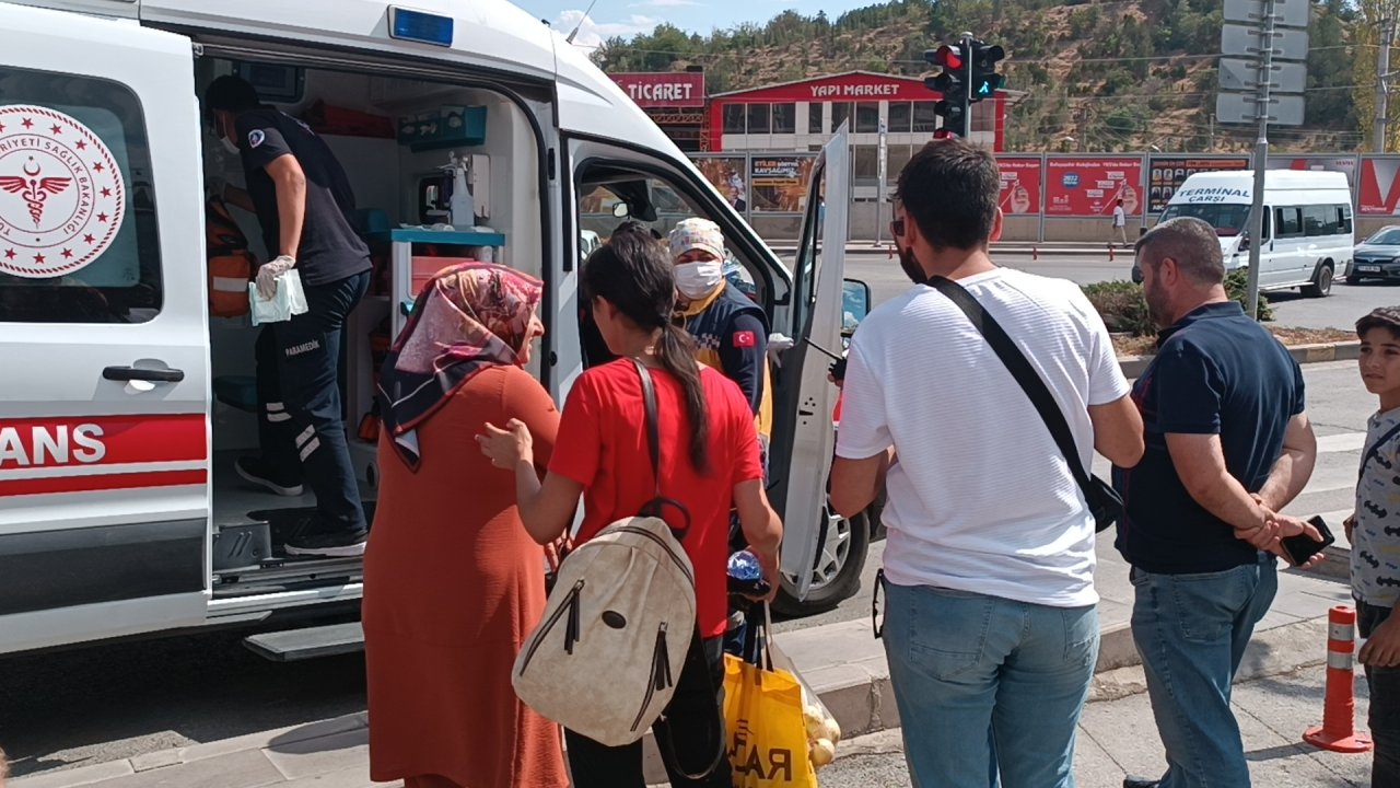 Dolmuş camından kolunu uzattı; yorgun mermi isabet etti