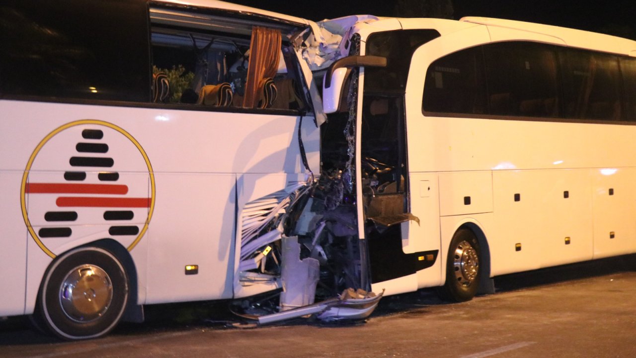 Antalya'da iki otobüs çarpıştı: 2'si ağır, 25 yaralı