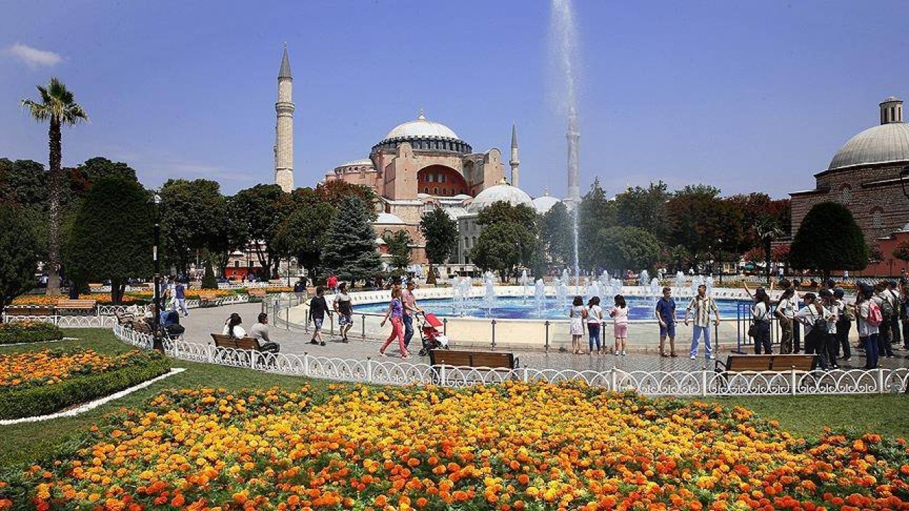 İstanbul, son 10 yılın aylık bazdaki en yüksek turist sayısına ulaştı