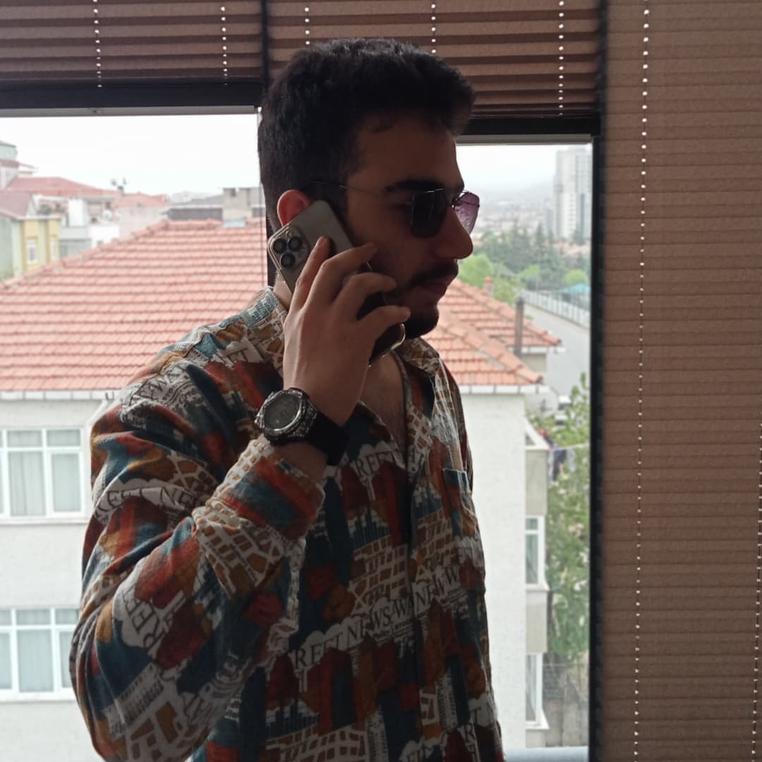 ‘Fast Night’ single şarkısıyla çıkış yapan Eren Kurt , ‘Black Money’ adlı yeni single çalışması ile müziksever