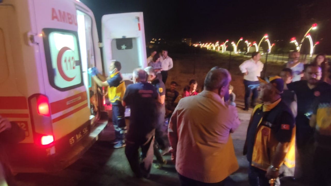 Kaçak göçmenleri taşıyan minibüs kaza yaptı: 1 ölü, 13 yaralı