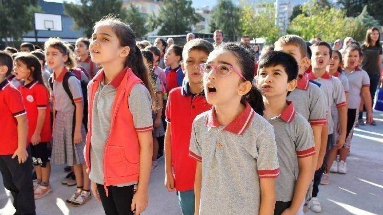 Engin Ardıç: Okul kıyafetleri el yakıyormuş, bunun çözümü basittir, kaldırırsın olur biter