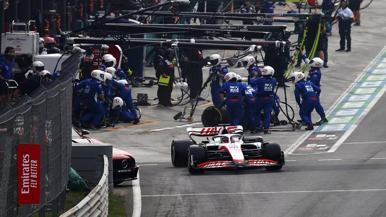 Haas F1 Takım Patronu Gunther Steiner: Haas ilk olarak pit stop sorunlarını çözmeli