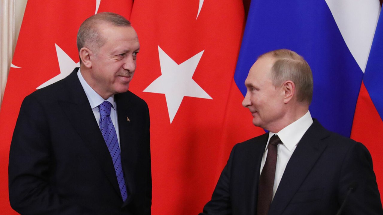 Hürriyet yazarı Sedat Ergin: Erdoğan Ukrayna savaşında Batı’ya mesafe koyuyor