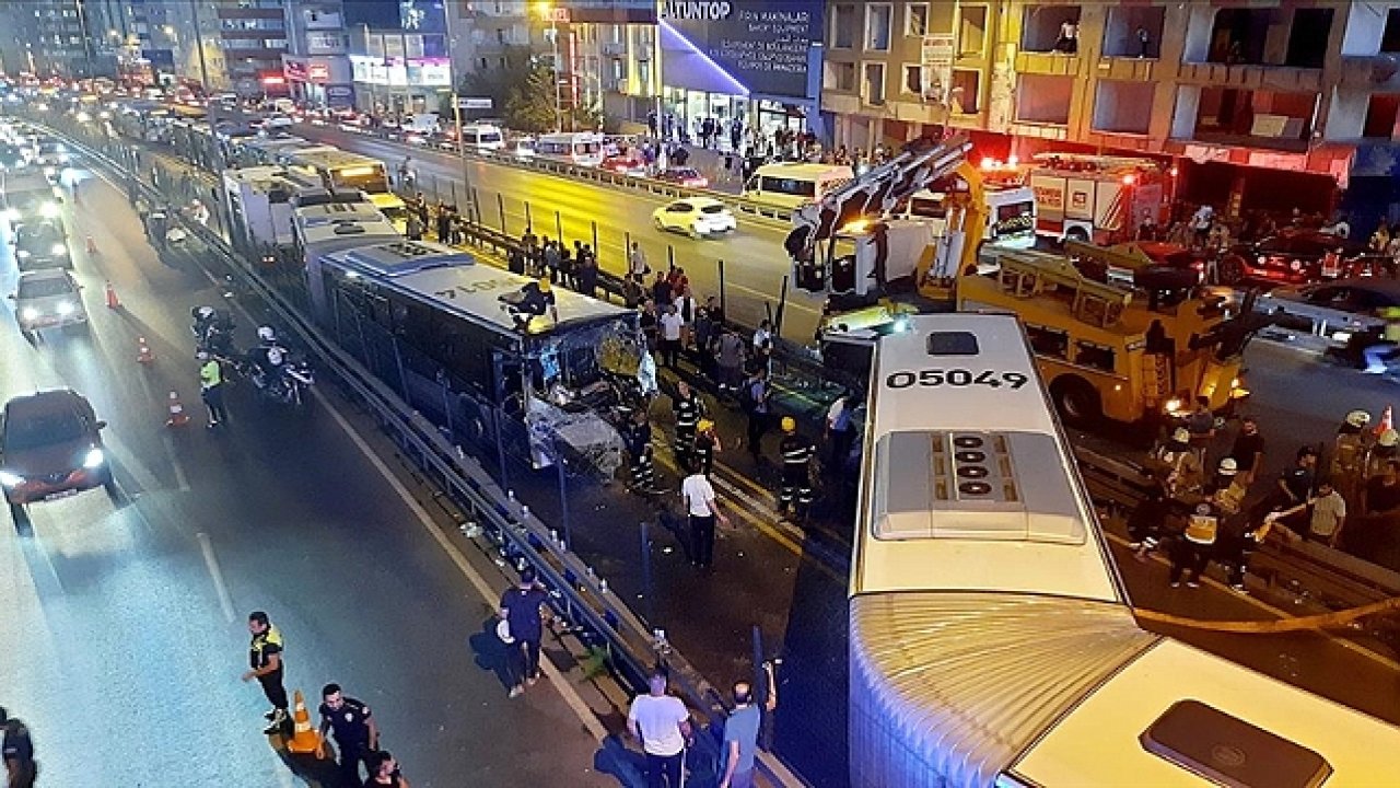 İstanbul Avcılar'da 4 metrobüs çarpıştı: 85 yaralı