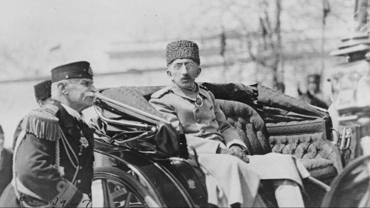 Fehmi Koru yazdı: Son padişah Vahdettin tam bir asırdır tartışma gündeminden düşmüyor