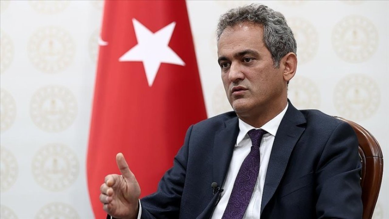 Bakan Mahmut Özer’den öğretmenlere: Mühendisler de atanamıyor ama böyle ağlamıyor