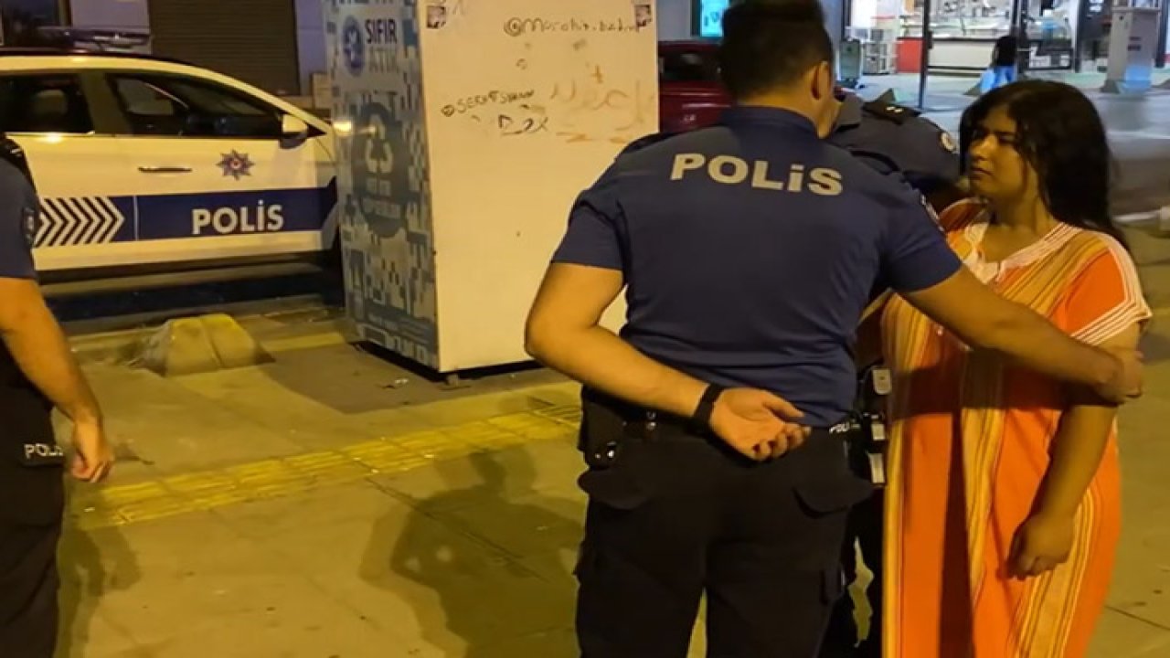 Cadde ortasında saatlerce konuşmadan ayakta duran kadının kimliği belli oldu