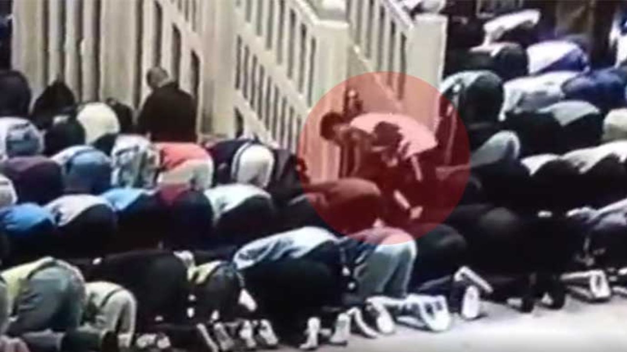 Namazda secdeye gittiği sırada çantasını çaldılar