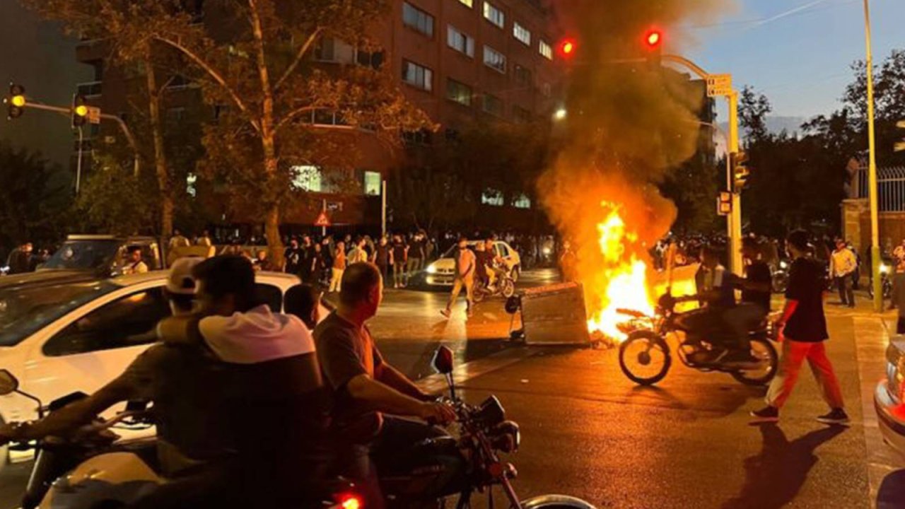 Fehmi Koru yazdı: İslam toplumlarında ciddi bir sorun var, kadın sorunu