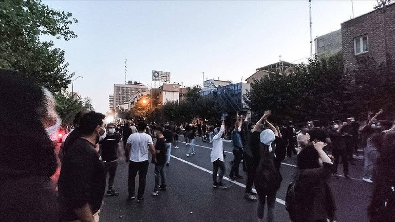 İran'da rejim karşıtı protestolarda ölenlerin sayısı 35'e ulaştı