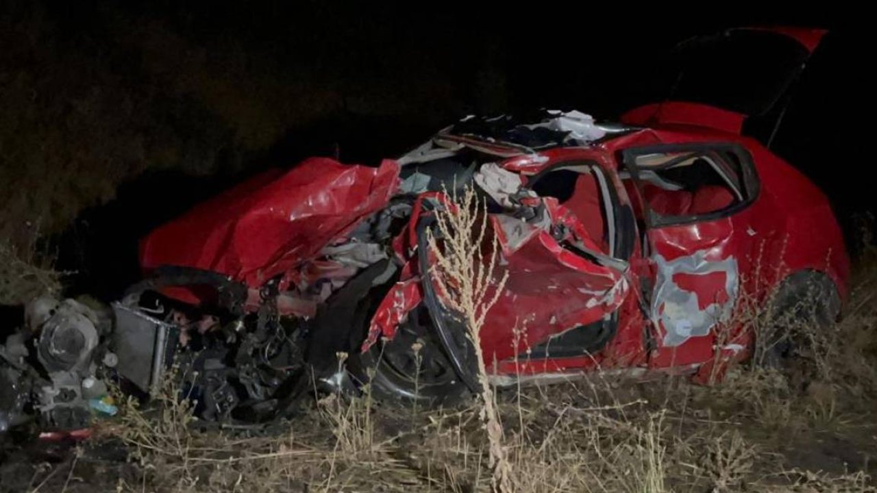 Kars’ta TIR'la otomobil çarpıştı: 4 kişi hayatını kaybetti