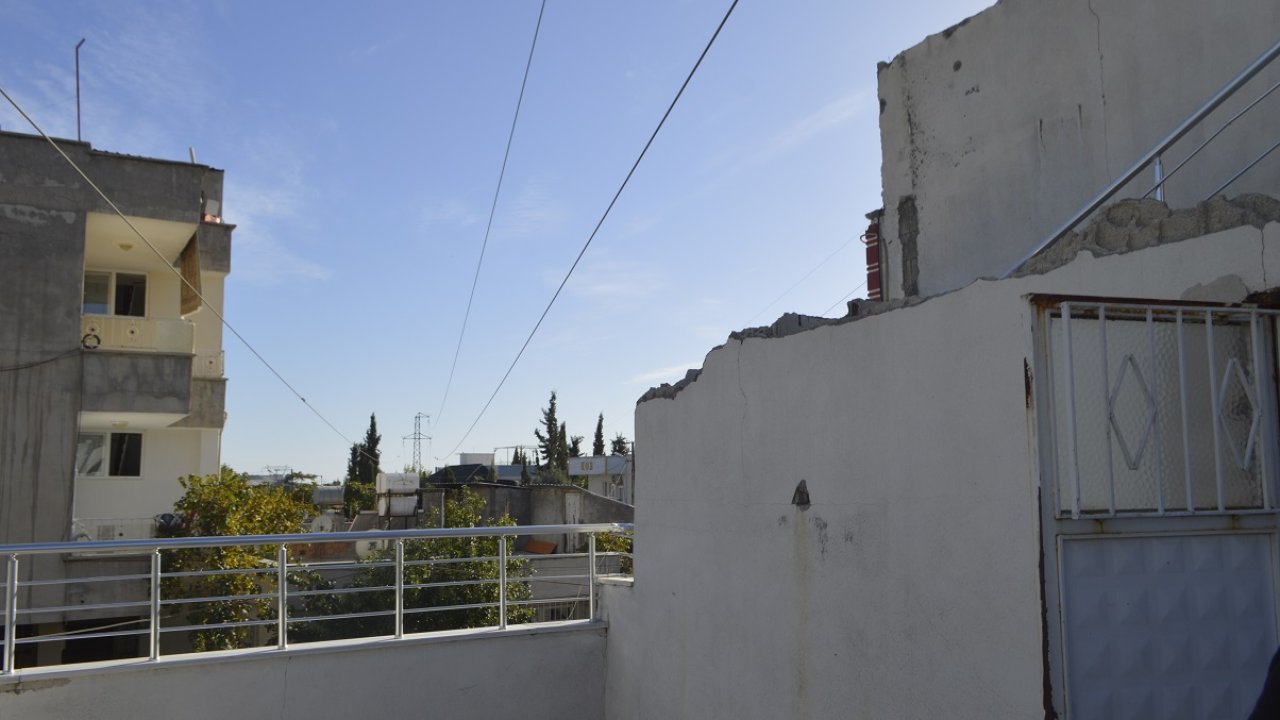 Çatıda oynayan iki arkadaş elektrik akımına kapıldı