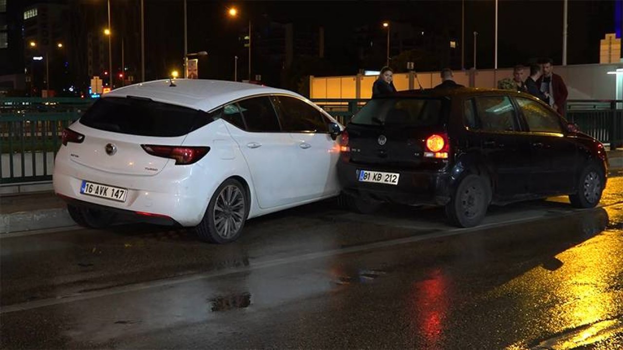 Aracının yakıtı biten kadına yardım ederken otomobil çarptı