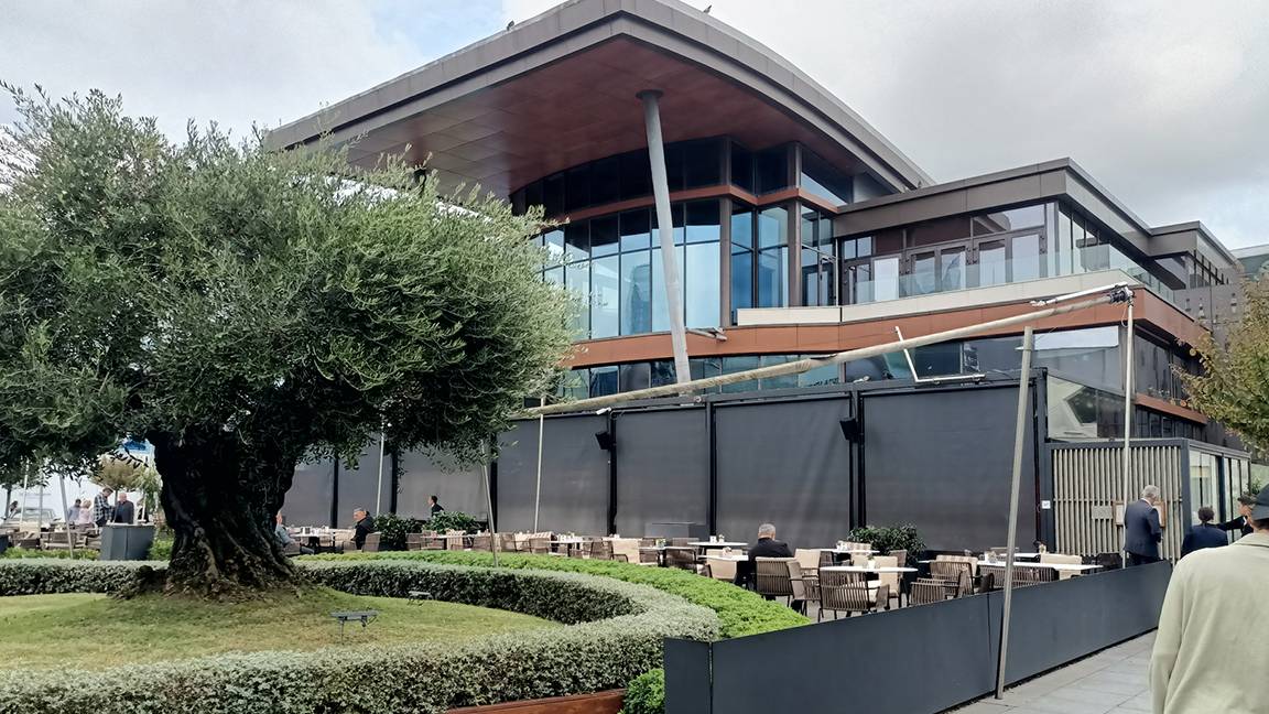 Sarıyer'de AVM'de silahlı çatışma: 2 kişi yaralandı, 5 şüpheli gözaltına alındı