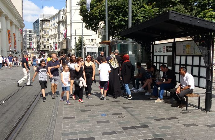 İstiklal Caddesi’nde korkunç cinayet: Para istediler, vermeyince...