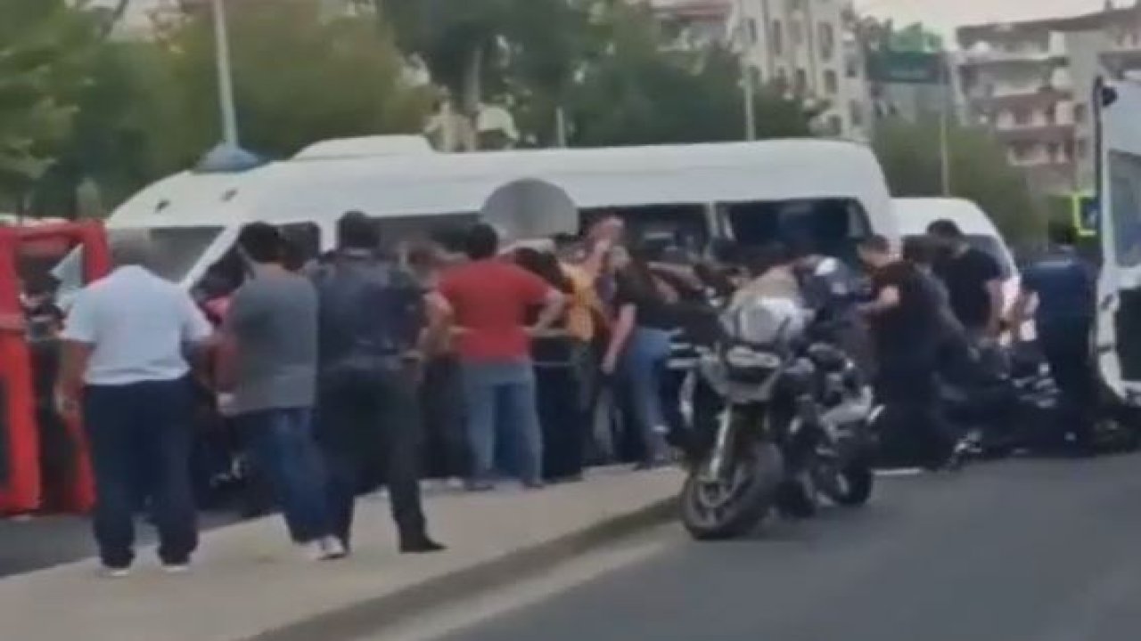 Yunus ekibi minibüsle çarpıştı: 2 polis yaralandı