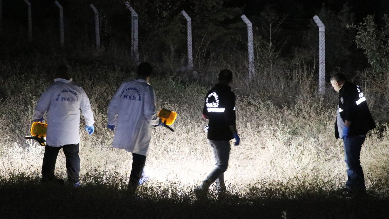 Yol kenarında elleri bağlı, battaniyeye sarılı kadın cesedi bulundu