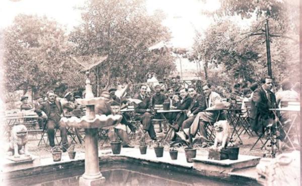 'Meşrutiyet Caddesi’ne Aralıktan bakış'