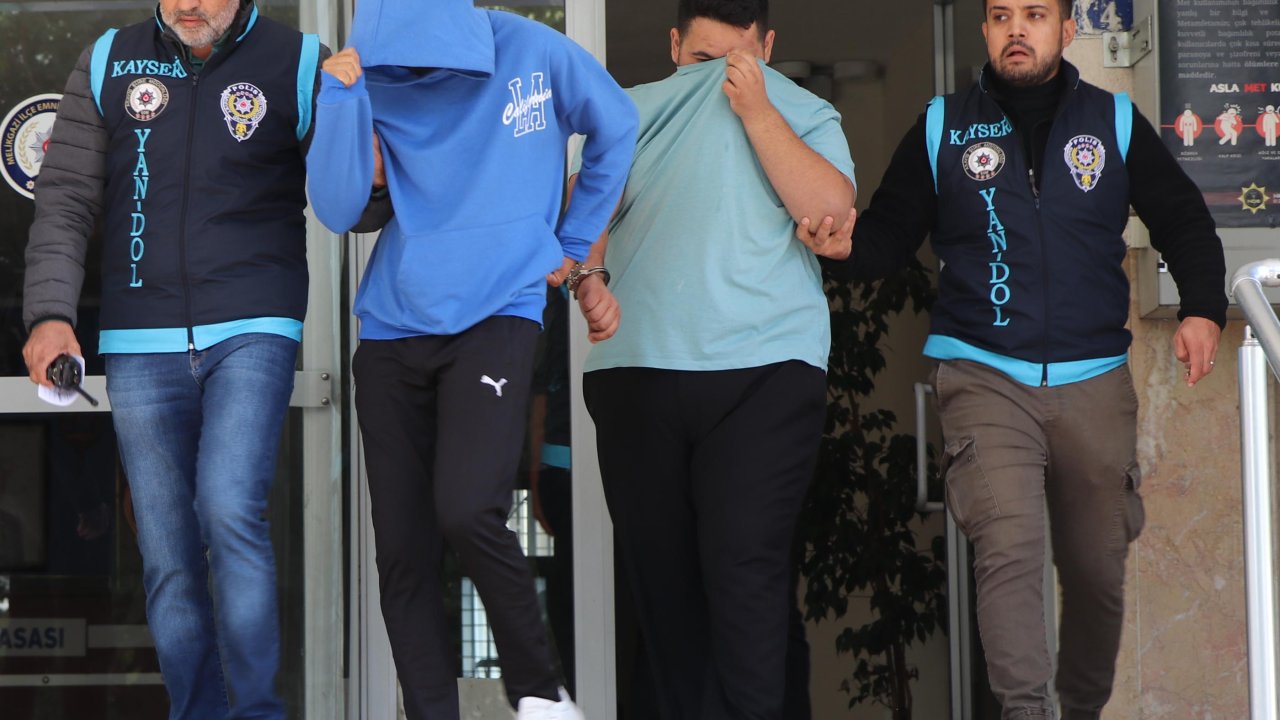 Emekliyi, 'Avukatız' diyerek kandırdılar: Banka hesabından kredi çektiler